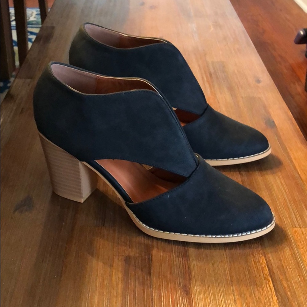 Jolimall chunky black heels. Brand new! Size 8
